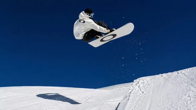 sacthumb-oakley-snowboarding